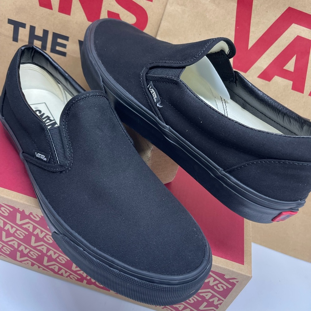 Vans WMNS Classic Black Slip-On Sneakers
Black/Black
VN000EYEBKA - Picture 8 of 16